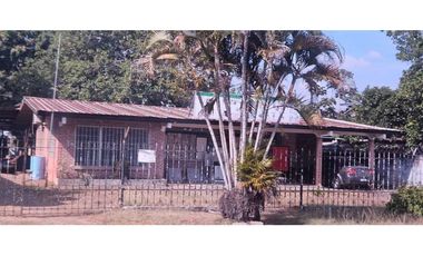 VENDO CASA A 50 METRO DE LA PANAMERICANA