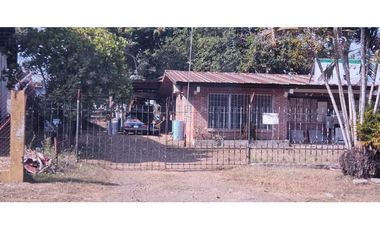 VENDO CASA A 50 METRO DE LA PANAMERICANA