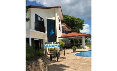 Se Alquila Casa de Playa 600 Mts Costa Esmeralda USD$5,500,oo