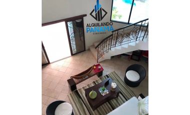 Se Alquila Casa de Playa 600 Mts Costa Esmeralda USD$5,500,oo