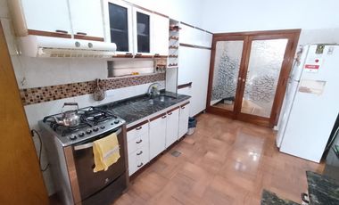 Venta casa multifamiliar Isidro Casanova