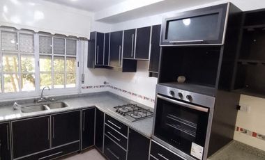 Venta casa multifamiliar Isidro Casanova