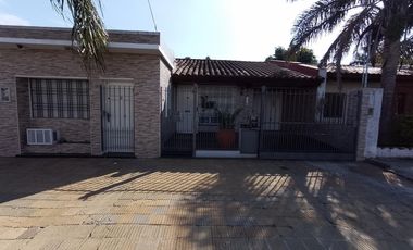 Venta casa multifamiliar Isidro Casanova