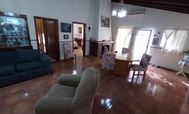 Venta casa multifamiliar Isidro Casanova