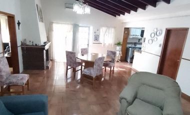 Venta casa multifamiliar Isidro Casanova