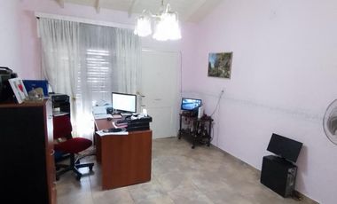 Venta casa multifamiliar Isidro Casanova