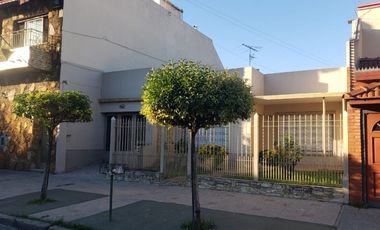 Casa  en Venta Lomas del Mirador / La Matanza (A034 1418)