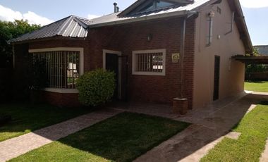 CASA 4 AMBIENTES CON GRAN PARQUE