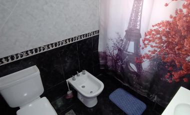 CASA 4 AMBIENTES CON GRAN PARQUE