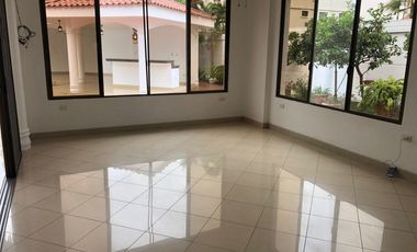 ALQUILO CASA TIPO MANSION EN SAMBORONDON