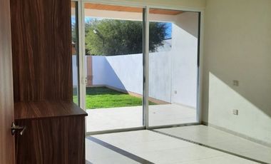EN VENTA CASA NUEVA DE UN PISO EN TEQUISQUIAPAN