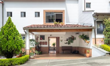 Hermosa casa para la venta en Envigado sector Terracina