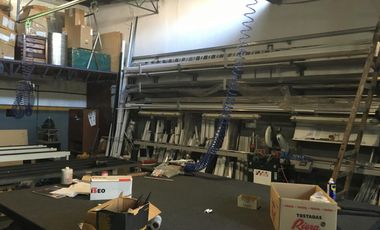 Casa en Lomas de Zamora Oeste con galpón industrial y oficina