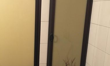 Casa en Lomas de Zamora Oeste con galpón industrial y oficina