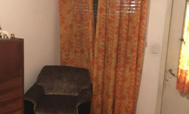 Casa en Lomas de Zamora Oeste con galpón industrial y oficina