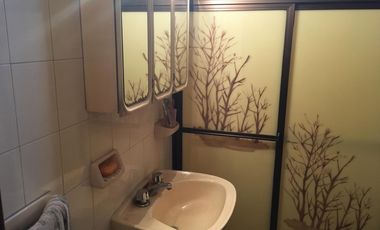 Casa en Lomas de Zamora Oeste con galpón industrial y oficina