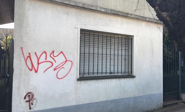 Casa en Lomas de Zamora Oeste con galpón industrial y oficina