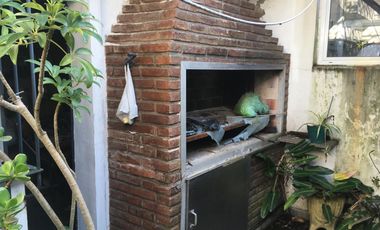 Casa en Lomas de Zamora Oeste con galpón industrial y oficina