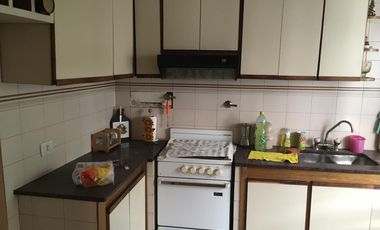 Casa en Lomas de Zamora Oeste con galpón industrial y oficina