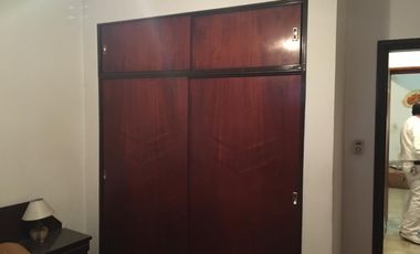 Casa en Lomas de Zamora Oeste con galpón industrial y oficina