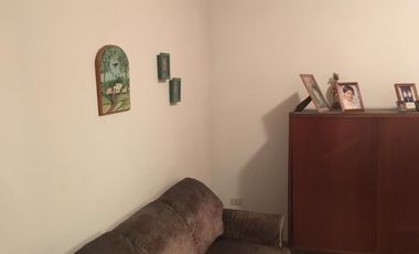 Casa en Lomas de Zamora Oeste con galpón industrial y oficina