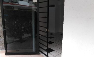 Local Comercial, Bernardo Quintana (Carretas)