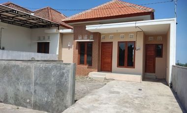 DIKONTRAKAN RUMAH BARU DEKAT RS SANJIWANI