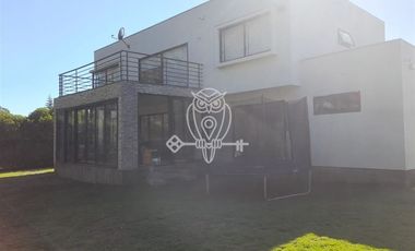Casa en venta 4D 3B en Santo Domingo