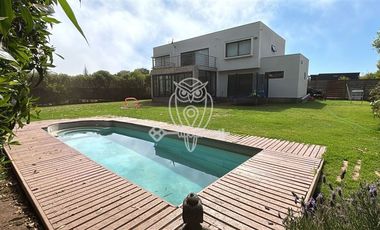 Casa en venta 4D 3B en Santo Domingo