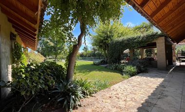 Casa en Venta en ESPECTACULAR CASA En Club de Golf Los Lirios, Cancha de Golf