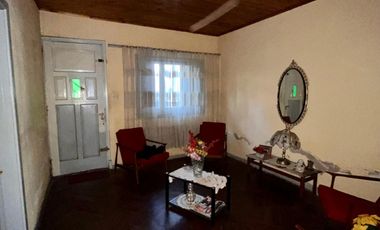 Casa de 3 AMBIENTES ubicada a 50 metros de la estación