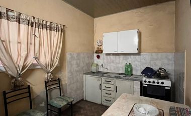 Casa de 3 AMBIENTES ubicada a 50 metros de la estación