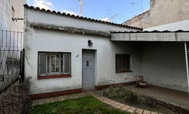 Casa de 3 AMBIENTES ubicada a 50 metros de la estación