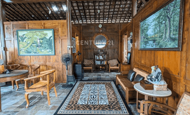 Rumah Spesial Klasik Dengan Pendopo Dan Limasan Yang Luas