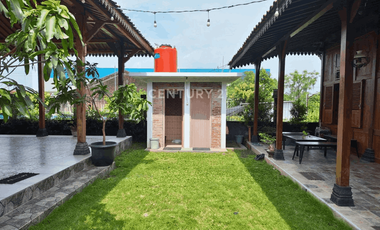 Rumah Spesial Klasik Dengan Pendopo Dan Limasan Yang Luas