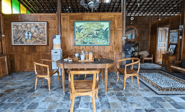 Rumah Spesial Klasik Dengan Pendopo Dan Limasan Yang Luas