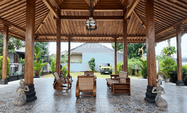 Rumah Spesial Klasik Dengan Pendopo Dan Limasan Yang Luas