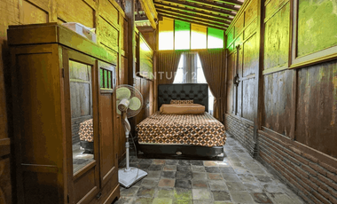 Rumah Spesial Klasik Dengan Pendopo Dan Limasan Yang Luas