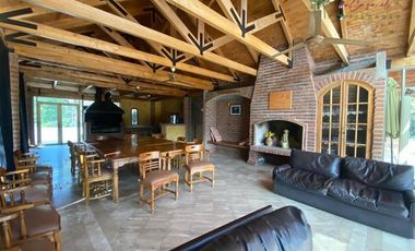 Preciosa casona en vta parque casas quincho piscina C. Tango