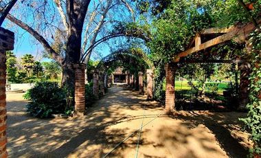 Preciosa casona en vta parque casas quincho piscina C. Tango