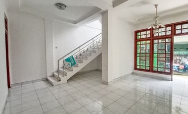 Di Sewakan Rumah 2 Lantai 4 Kamar di Jl. Sukaati, Pasirluyu Bandung