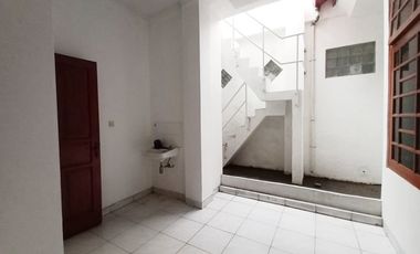 Di Sewakan Rumah 2 Lantai 4 Kamar di Jl. Sukaati, Pasirluyu Bandung