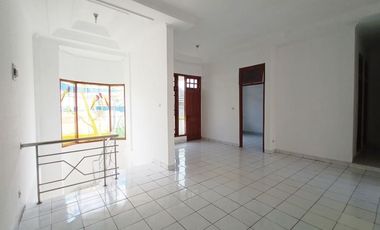 Di Sewakan Rumah 2 Lantai 4 Kamar di Jl. Sukaati, Pasirluyu Bandung