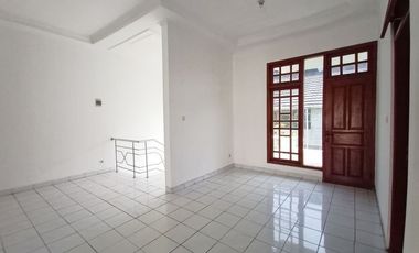 Di Sewakan Rumah 2 Lantai 4 Kamar di Jl. Sukaati, Pasirluyu Bandung