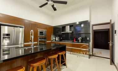 Casa en venta en Santa Anita Club de Golf moderna