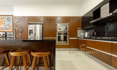 Casa en venta en Santa Anita Club de Golf moderna