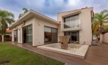 Casa en venta en Santa Anita Club de Golf moderna