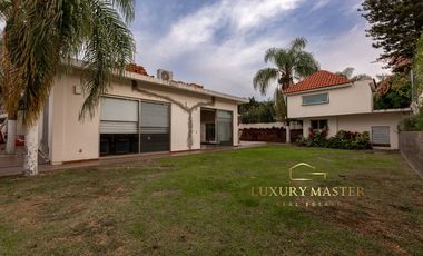 Casa en venta en Santa Anita Club de Golf moderna
