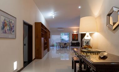 Casa en venta en Santa Anita Club de Golf moderna