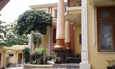 Rumah mewah Fasilitas LENGKAP di Semarang Barat